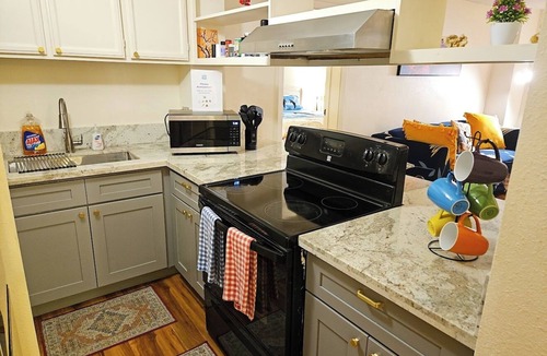 Hilo Condo | Hilo Lagoon 2 BD Condo-A/C, Pool