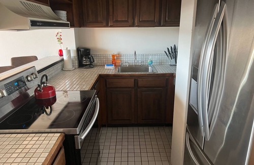 Hilo Condo | Hilo's Finest 2 bd Condo - Pool, A/C, Views!