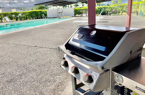 Hilo Condo | Hilo's Finest 2 bd Condo - Pool, A/C, Views!