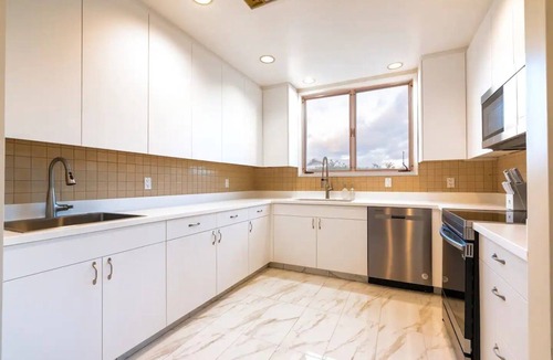 Hilo House | Hilo Villa with pool - 16 guests max