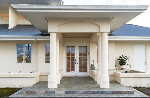 Hilo House | Hilo Villa with pool - 16 guests max