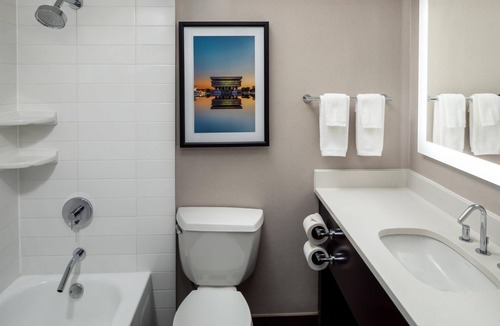 Downtown Albany Hotel | Hilton Albany