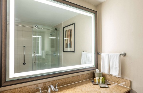 Alexandria West Hotel | Hilton Alexandria Mark Center