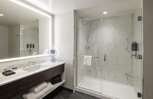 North Rosslyn Hotel | Hilton Arlington Rosslyn The Key