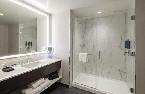 North Rosslyn Hotel | Hilton Arlington Rosslyn The Key
