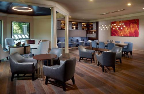Peachtree Corners Hotel | Hilton Atlanta Northeast