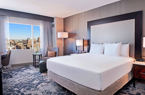 Downtown West Hotel | Hilton Baltimore Inner Harbor