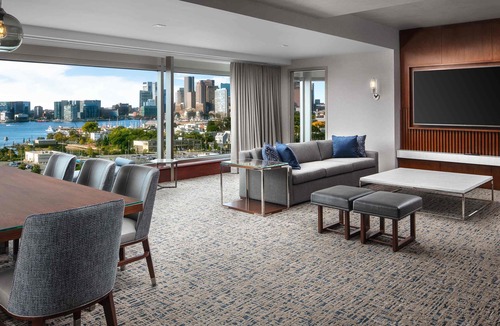 Jeffries Point Hotel | Hilton Boston Logan Airport