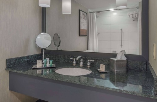 Woburn Hotel | Hilton Boston/Woburn