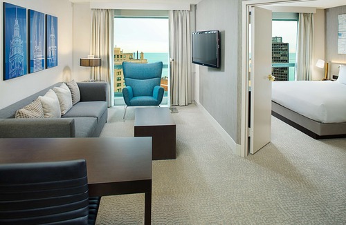 Near North Side Hotel | Hilton Chicago/Magnificent Mile Suites