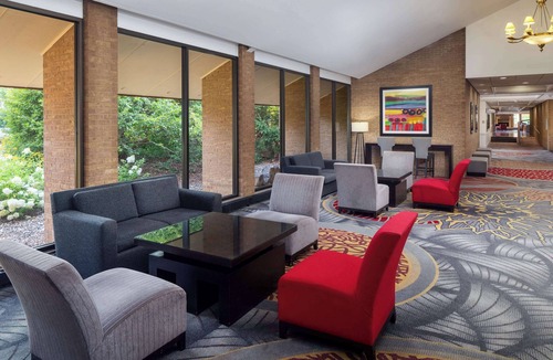Northbrook Hotel | Hilton Chicago/Northbrook