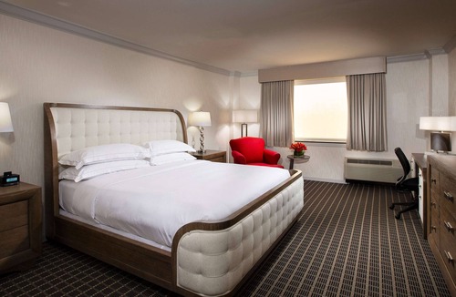 Northbrook Hotel | Hilton Chicago/Northbrook