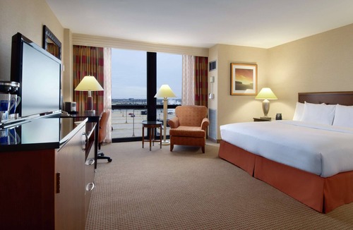 O'Hare Hotel | Hilton Chicago O'Hare Airport