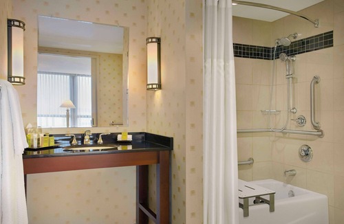 O'Hare Hotel | Hilton Chicago O'Hare Airport