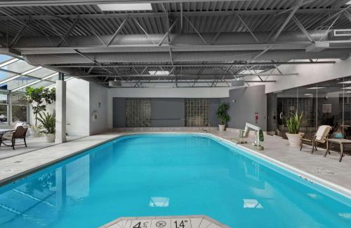 Oak Lawn Hotel | Hilton Chicago/Oak Lawn