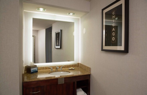 Oak Lawn Hotel | Hilton Chicago/Oak Lawn