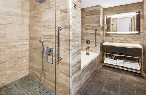 Midtown East Hotel | Hilton Club The Central at 5th New York