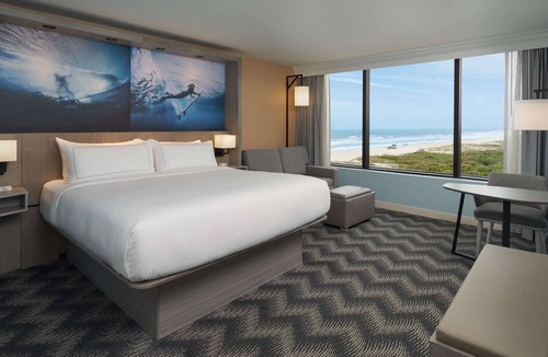 Cocoa Beach Hotel | Hilton Cocoa Beach Oceanfront