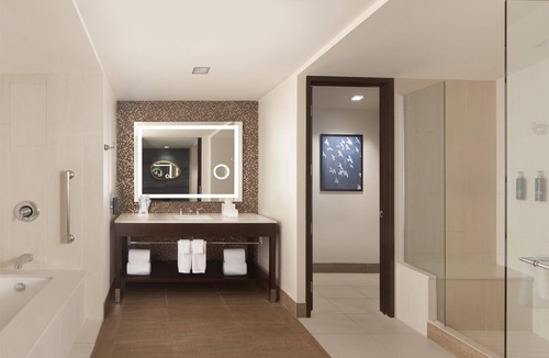 Plano Hotel | Hilton Dallas/Plano Granite Park