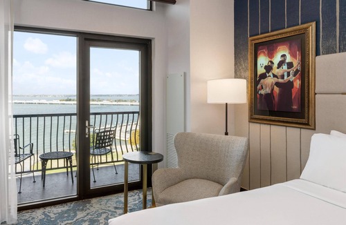 Rockwall Resort | Hilton Dallas/Rockwall Lakefront