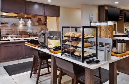 Greenbrier East Hotel | Hilton Garden Inn Chesapeake Greenbrier
