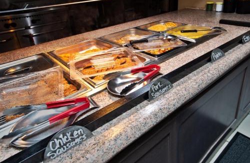 Greenbrier East Hotel | Hilton Garden Inn Chesapeake Greenbrier