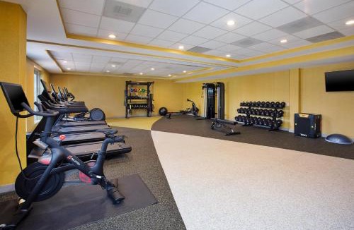 Greenbrier East Hotel | Hilton Garden Inn Chesapeake Greenbrier