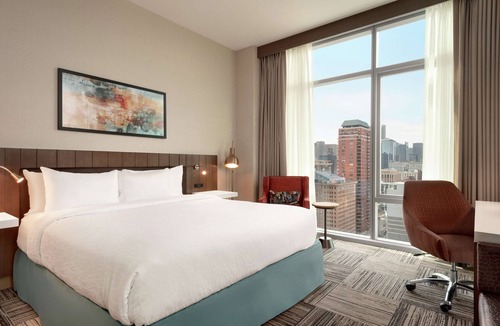 South Loop Hotel | Hilton Garden Inn Chicago Downtown South Loop