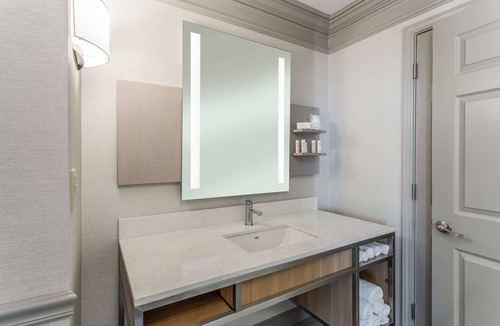 Evanston Hotel | Hilton Garden Inn Chicago North Shore/Evanston