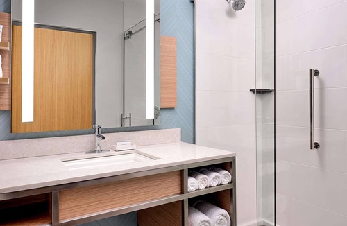 Grapevine Hotel | Hilton Garden Inn Grapevine at Silverlake Crossing