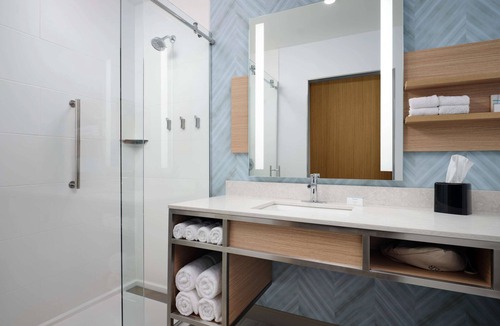 Grapevine Hotel | Hilton Garden Inn Grapevine at Silverlake Crossing