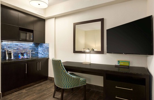 Deco Hotel | Hilton Garden Inn Houston NW/Willowbrook