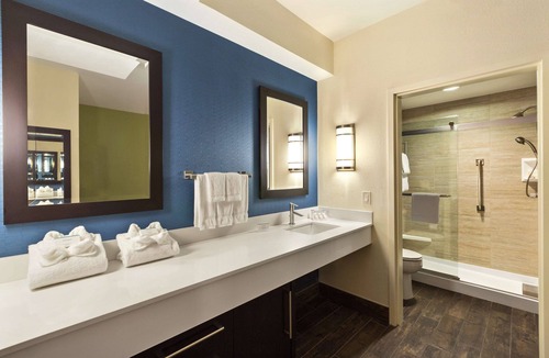 Deco Hotel | Hilton Garden Inn Houston NW/Willowbrook