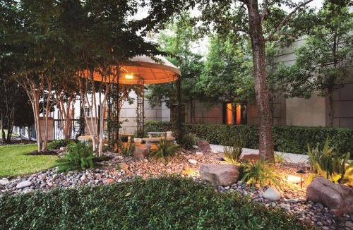 Deco Hotel | Hilton Garden Inn Houston Northwest