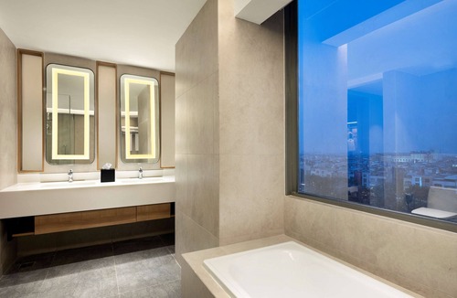 Jakarta Hotel | Hilton Garden Inn Jakarta Taman Palem