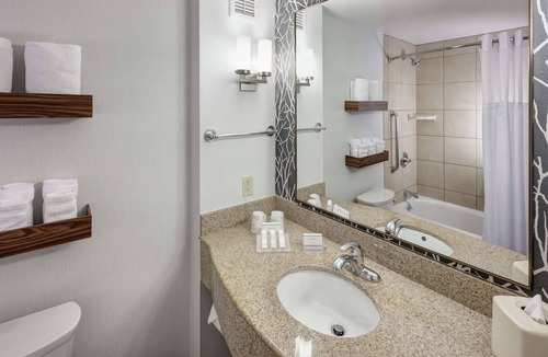Lake Forest Hotel | Hilton Garden Inn Lake Forest Mettawa
