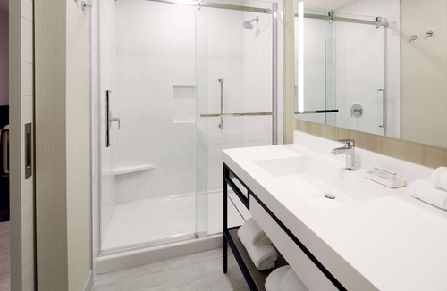 Cote-Des-Neiges—Notre-Dame-De-Grace Hotel | Hilton Garden Inn Montreal Midtown