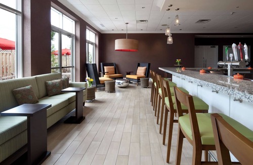 Saint-Laurent Hotel | Hilton Garden Inn Montreal Airport