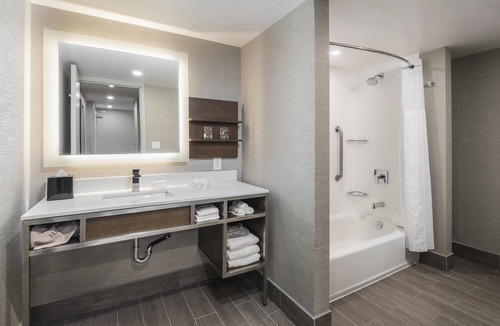 Byward Market - Parliament Hill Hotel | Hilton Garden Inn Ottawa Downtown