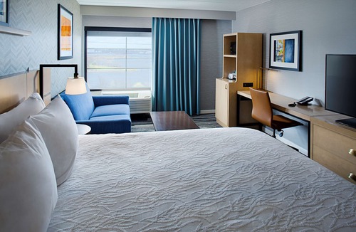 Fox Point Hotel | Hilton Garden Inn Providence