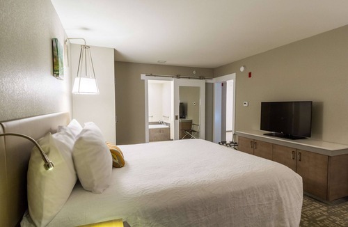 Salina Hotel | Hilton Garden Inn Salina