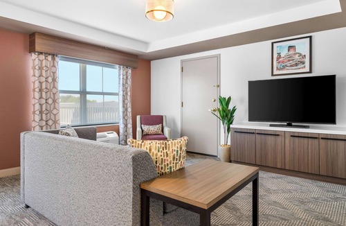 Suffolk Hotel | Hilton Garden Inn Suffolk Riverfront