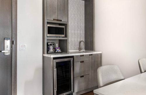 Streeterville Hotel | Hilton Grand Vacations Club Chicago Magnificent Mile