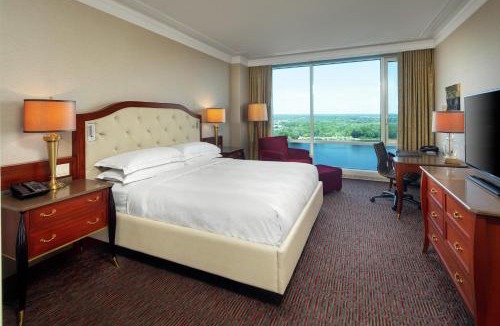 District Saint - Raymond - Vanier Hotel | Hilton Lac-Leamy