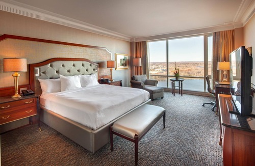 District Saint - Raymond - Vanier Hotel | Hilton Lac-Leamy