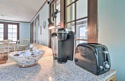 Hilton House | Hilton Lake Getaway w/Over-the-Water Deck!