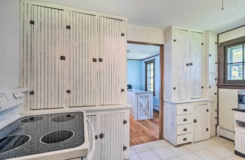 Hilton House | Hilton Lake Getaway w/Over-the-Water Deck!