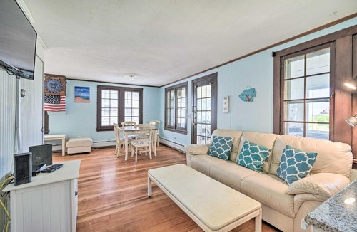 Hilton House | Hilton Lake Getaway with Over-the-Water Deck!