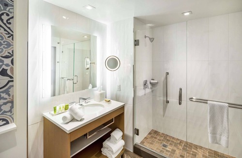 Ludlam Hotel | Hilton Miami Dadeland