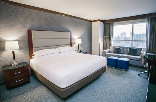 West Bloomington Hotel | Hilton Minneapolis/Bloomington